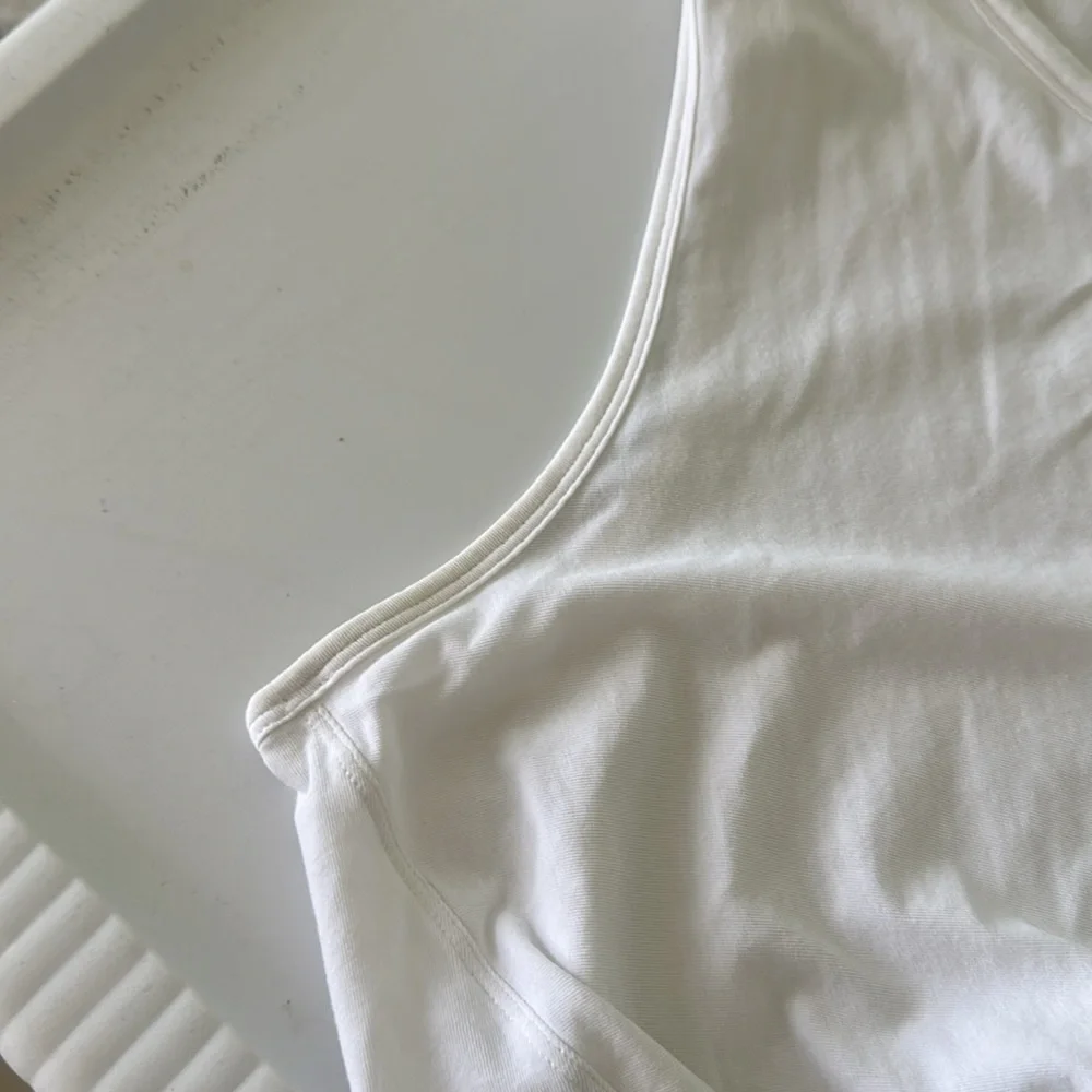 Lululemon White Crescent Tank Size 8 - Picture 9 of 10